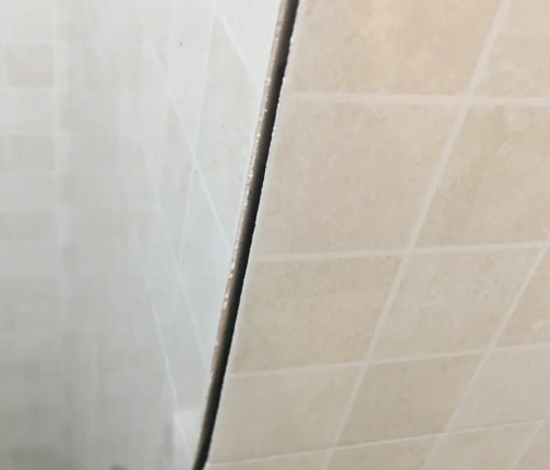 丹东瓷砖空鼓维修公司分享阳台瓷砖脱落的修复过程可以分为以下几个步骤